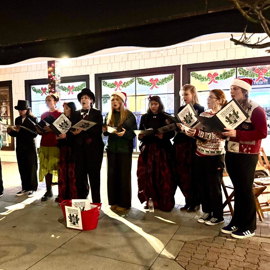 Merry Melodies: Festive Tunes and Holiday Cheer Brighten Carlsbad Village